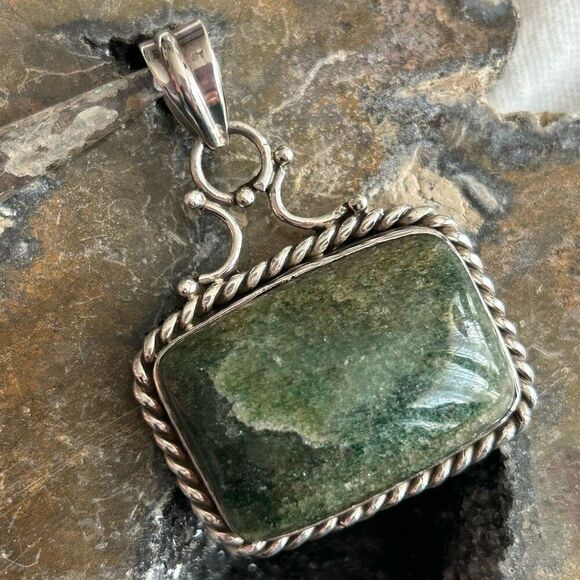 Sterling Silver .925 Green Serpentine Vintage Statement Pendant Slide - Picture 1 of 7